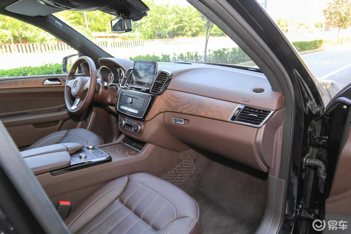 【奔驰gle2018款gle 400 4matic 臻藏版内饰全景副驾驶员方向汽车图片