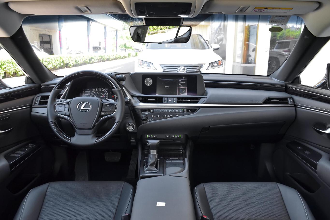 雷克萨斯es200 豪华版 国v内饰全景正拍