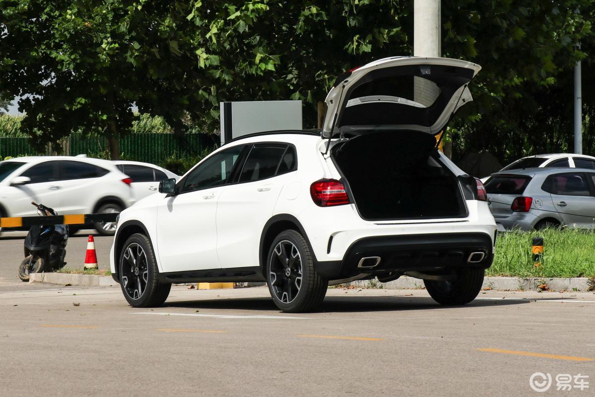 【奔驰gla级2018款gla 220 4matic 运动版后排座椅汽车图片-汽车图片