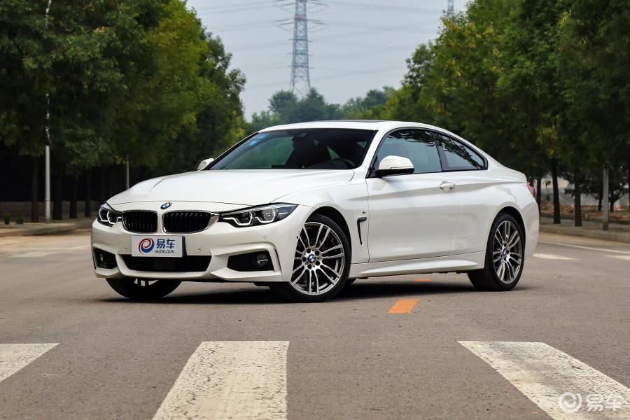 【宝马4系2017款双门轿跑 440i xdrive m运动套装侧前45度车头向左
