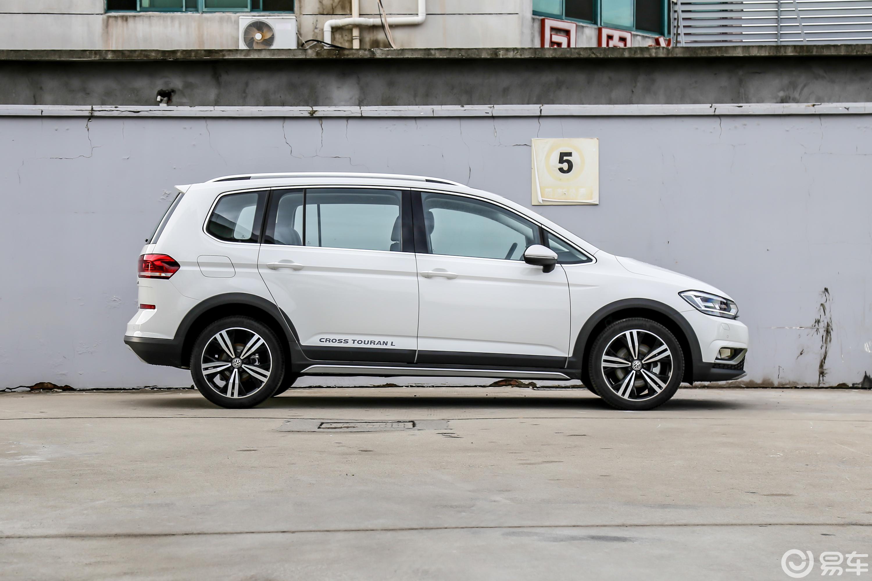 【途安l2018款280tsi 双离合 拓界版 7座 国v正侧车头向右水平汽车