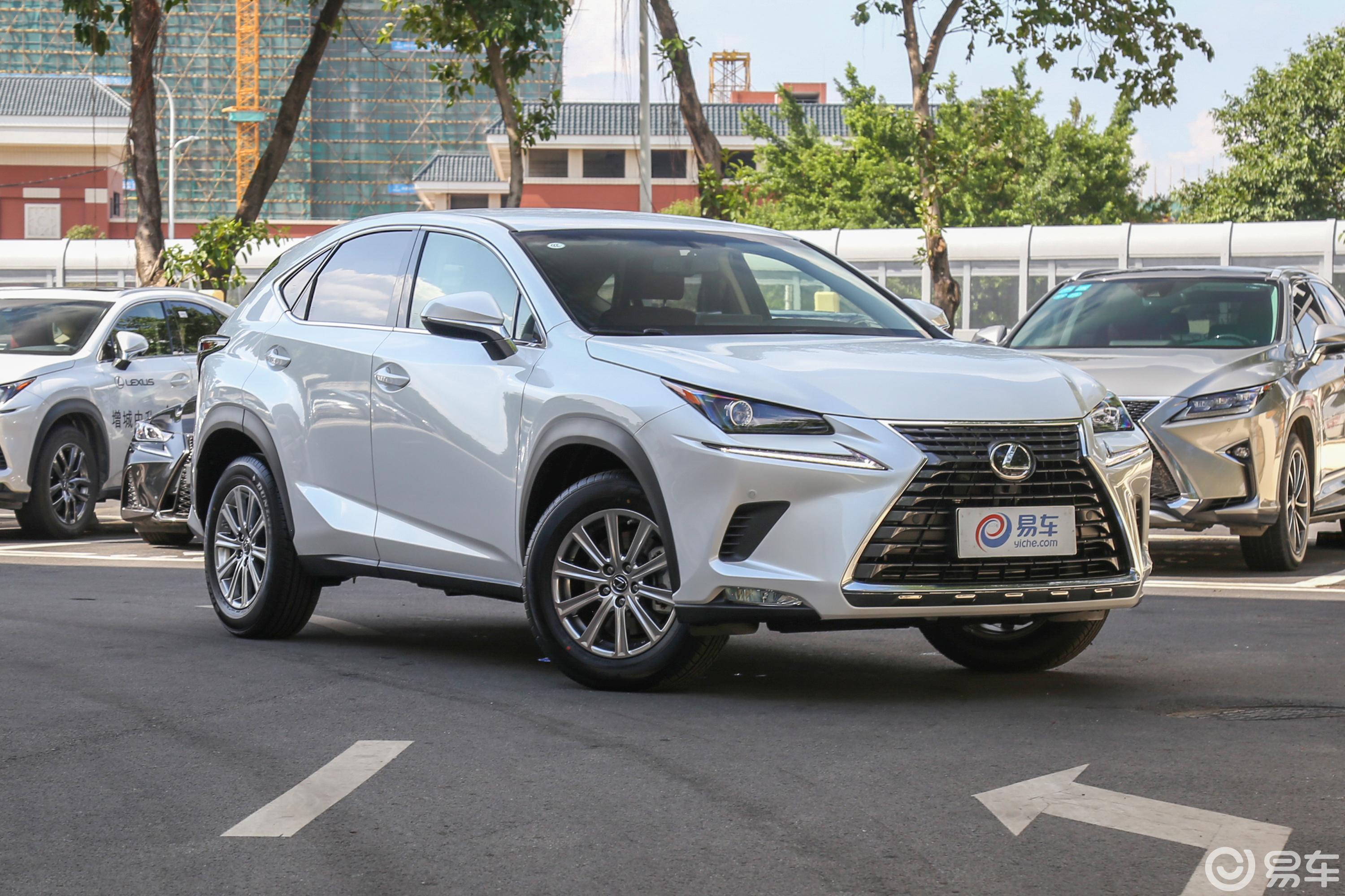 【雷克萨斯nx2018款200 锋行版 国v侧前45度车头向右水平汽车图片