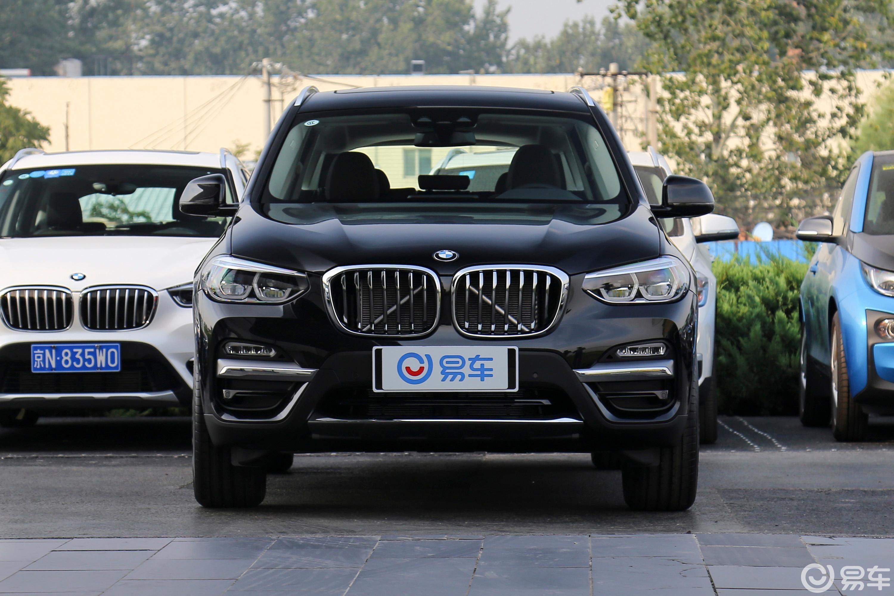 【宝马x32018款xdrive 28i 豪华套装 国v侧前45度车头向右水平汽车