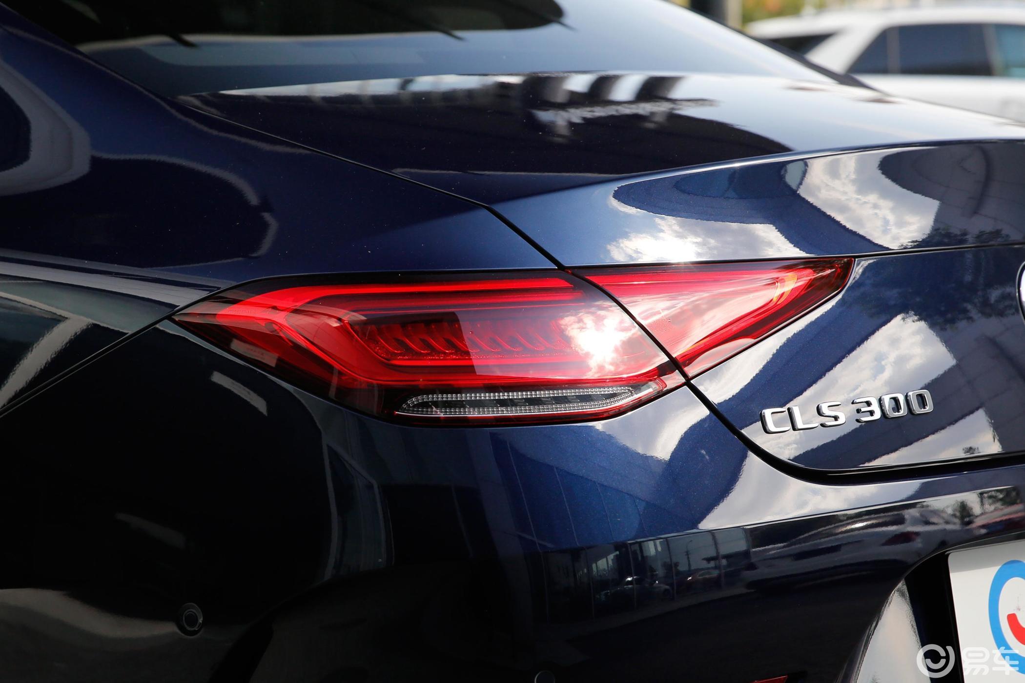 【奔驰cls级cls 300 豪华版尾灯侧45度俯拍图片-汽车图片大全】-易车