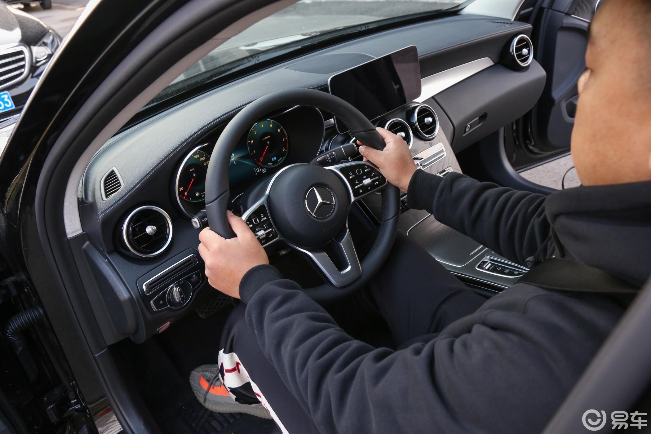 【奔驰c级2019款c 260 l 4matic 运动轿车内饰全景正拍汽车图片-汽车