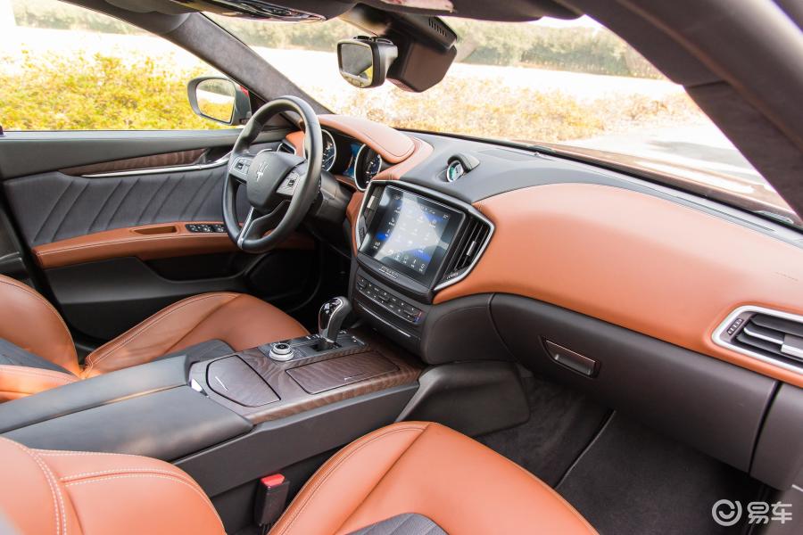 【玛莎拉蒂ghibli2018款granlusso 350hp 豪华版内饰全景副驾驶员方向