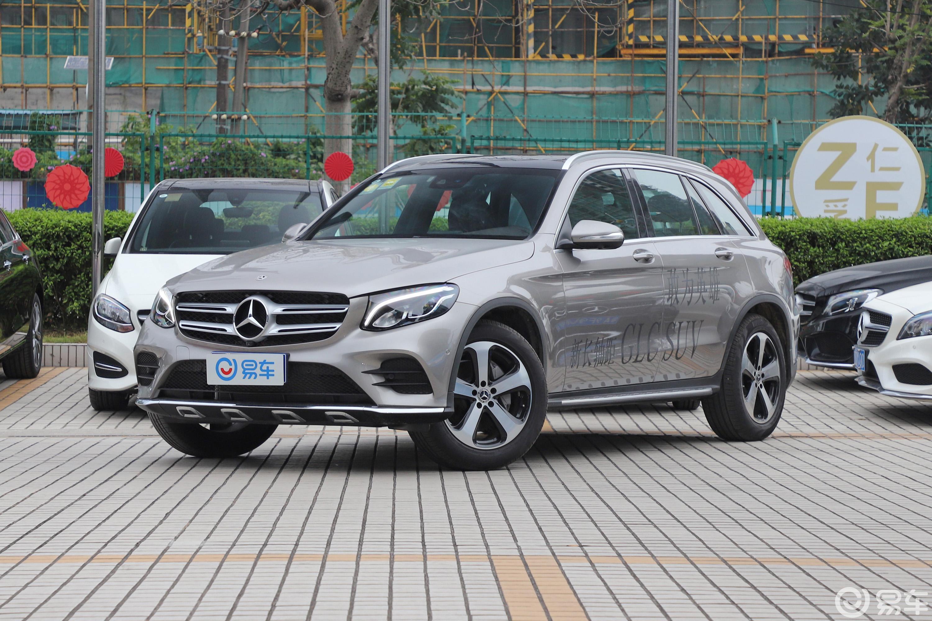 【奔馳glc級2019款glc 260 l 4matic 豪華版側前45度車頭向右水平汽車