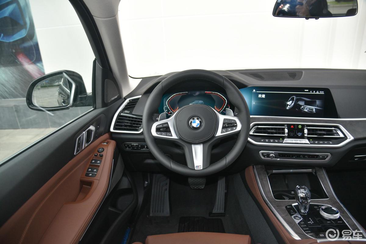 【宝马x52019款xdrive40i m运动套装驾驶位区域汽车图片-汽车图片大全