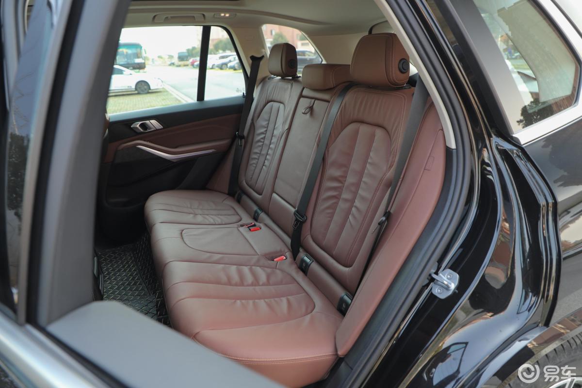 【宝马x52019款xdrive40i m运动套装后排座椅汽车图片-汽车图片大全】