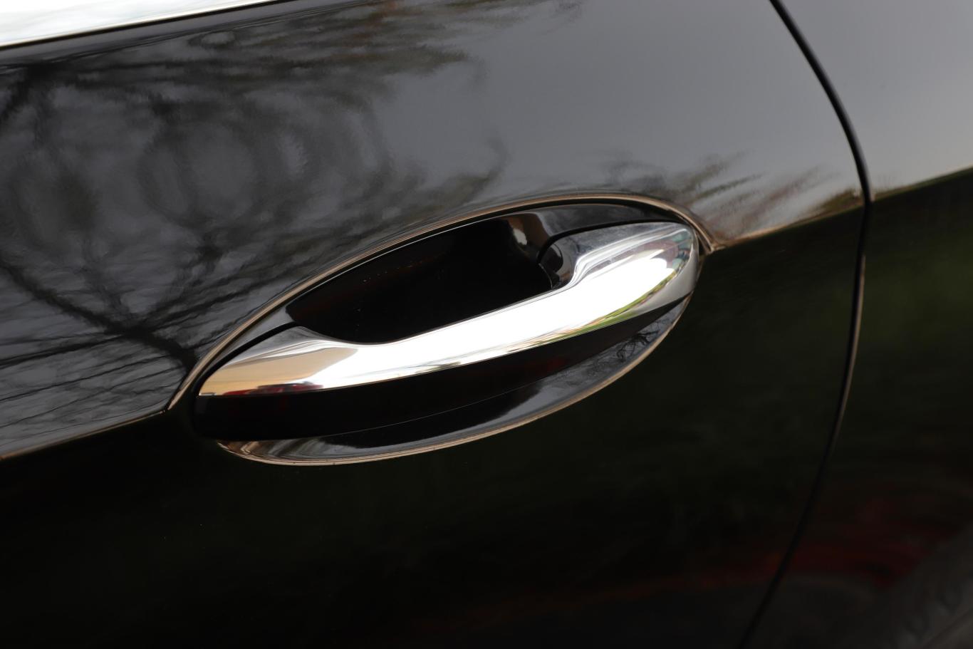 奔驰e级e 200 l 运动轿车驾驶员侧前门把手