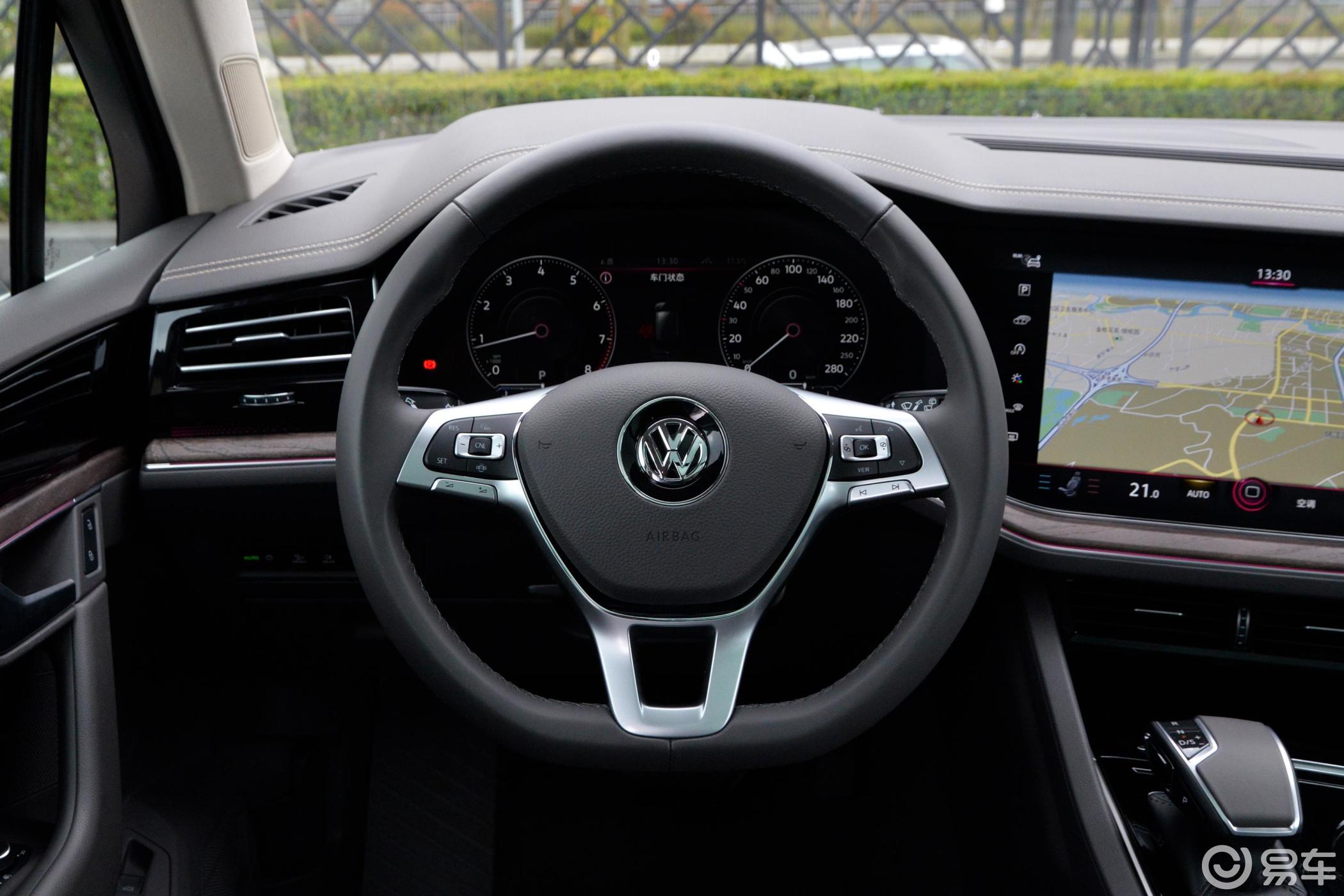 【途锐2019款2.0tsi 锐翼版 国v方向盘汽车图片-汽车图片大全】-易车