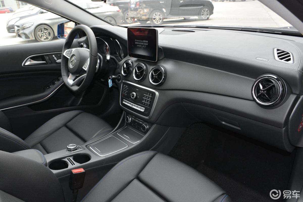 【奔驰gla2019款gla 200 时尚版内饰全景副驾驶员方向汽车图片-汽车