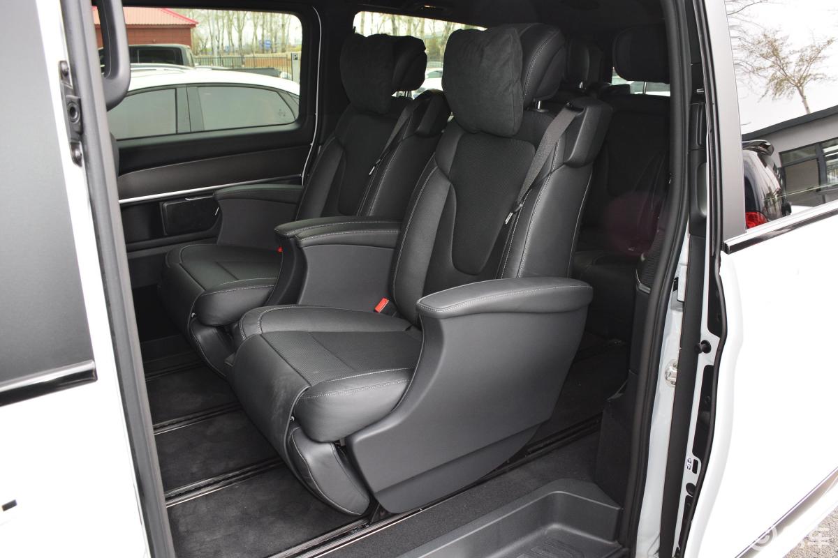 【奔驰v级2018款v 260 amg 运动版后排座椅汽车图片-汽车图片大全】