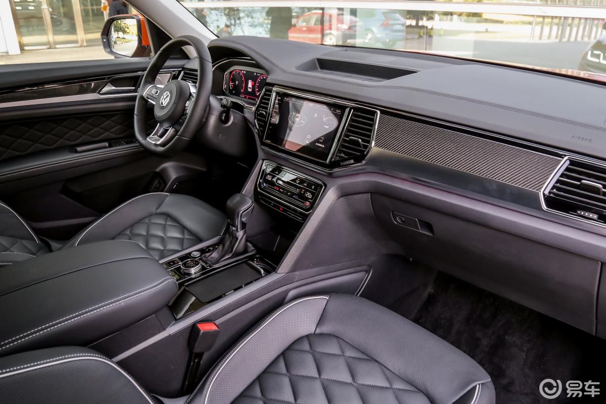 【途昂x2019款530 v6 四驱 尊崇旗舰版内饰全景副驾驶员方向汽车图片