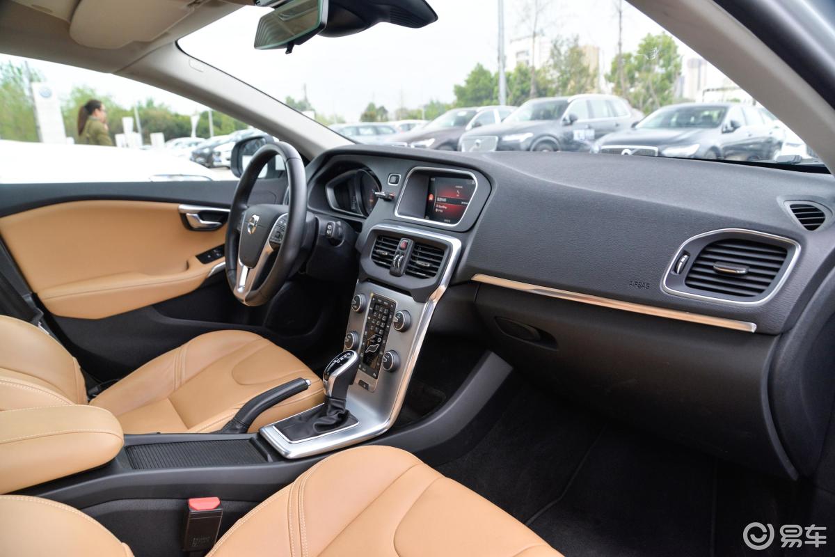 【沃尔沃v402019款t3 智雅版内饰全景副驾驶员方向汽车图片-汽车图片