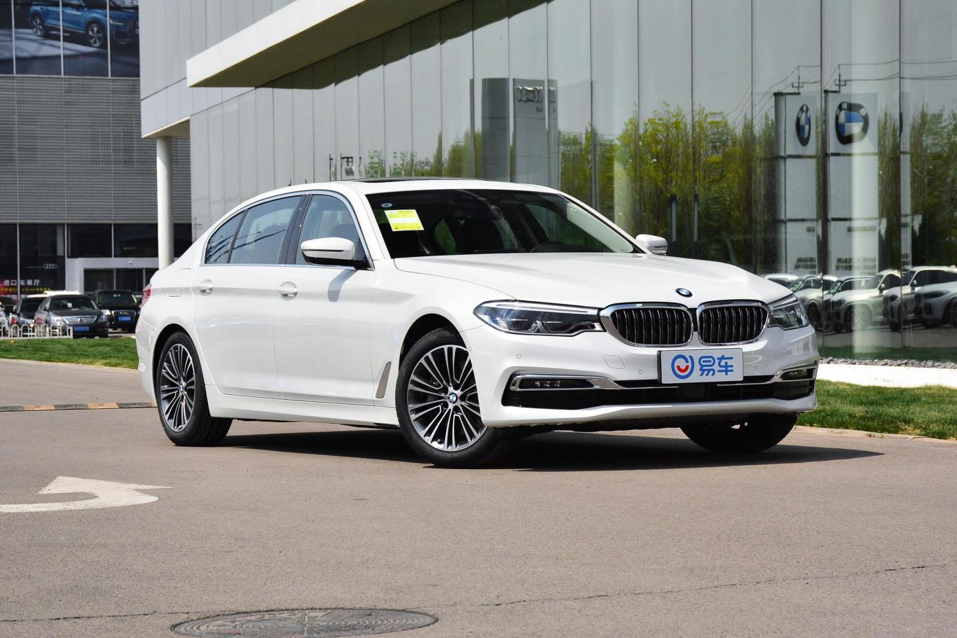 宝马5系540li 行政版侧前45度车头向右水平