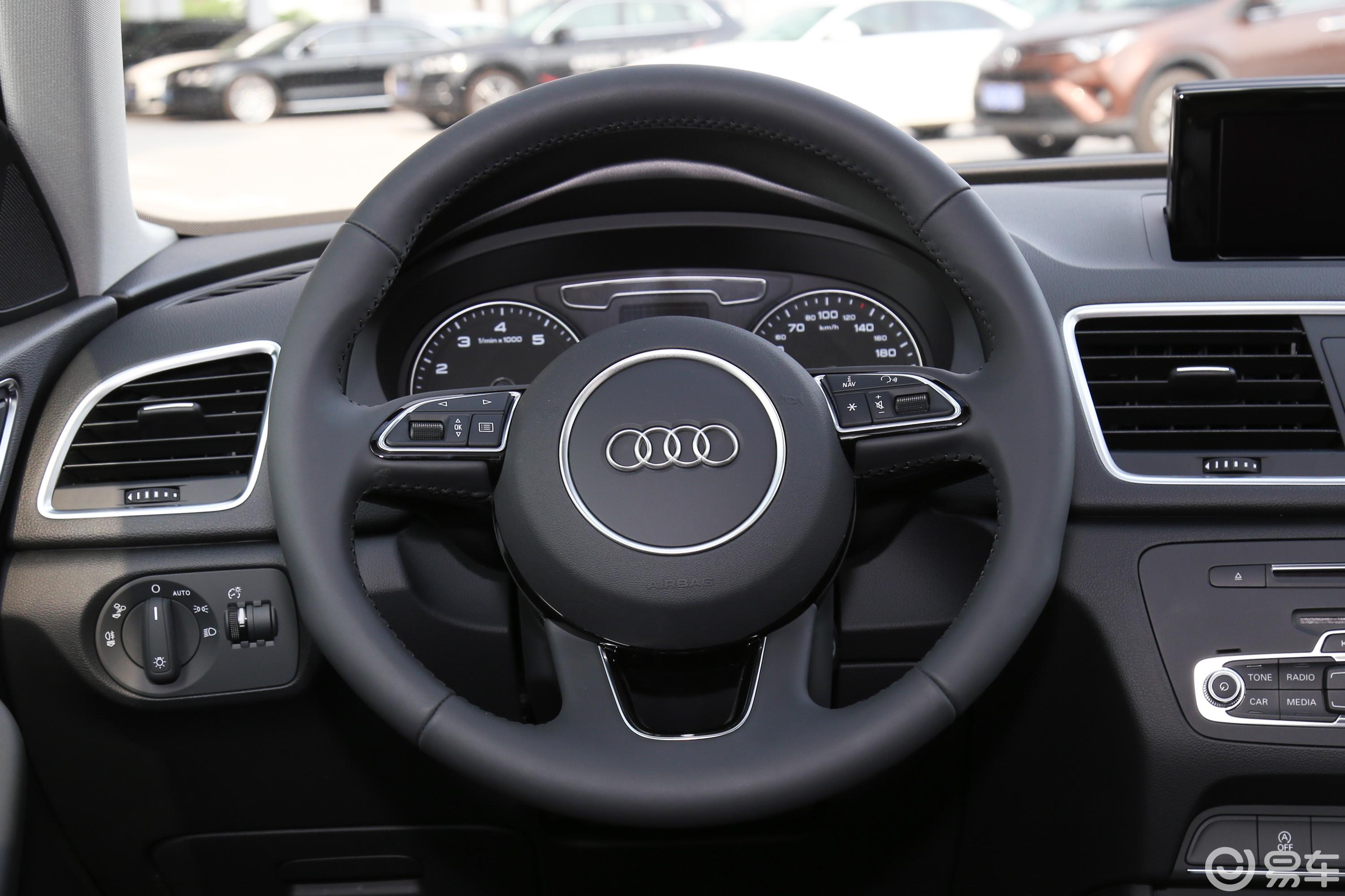 【奥迪q32018款35 tfsi 时尚典藏版方向盘汽车图片-汽车图片大全】