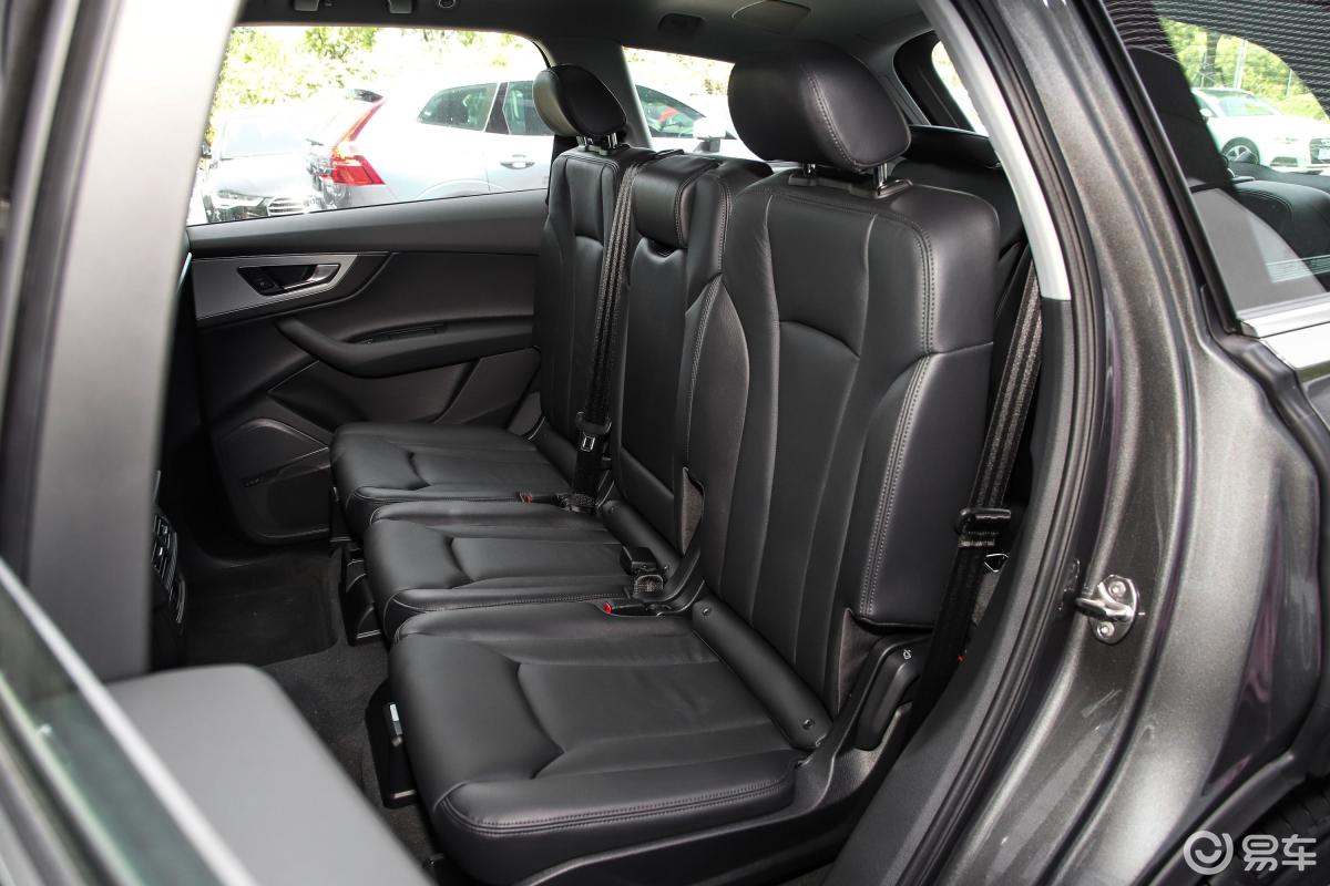 【奥迪q72019款55 tfsi 技术版后排座椅汽车图片-汽车图片大全】-易车