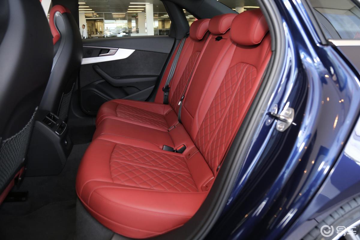 【奥迪s42019款3.0t后排座椅汽车图片-汽车图片大全】-易车