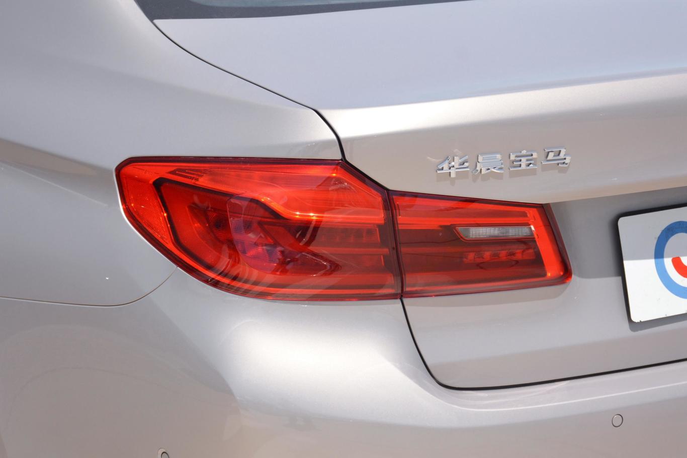 宝马5系改款 525li 豪华套装尾灯侧45度俯拍