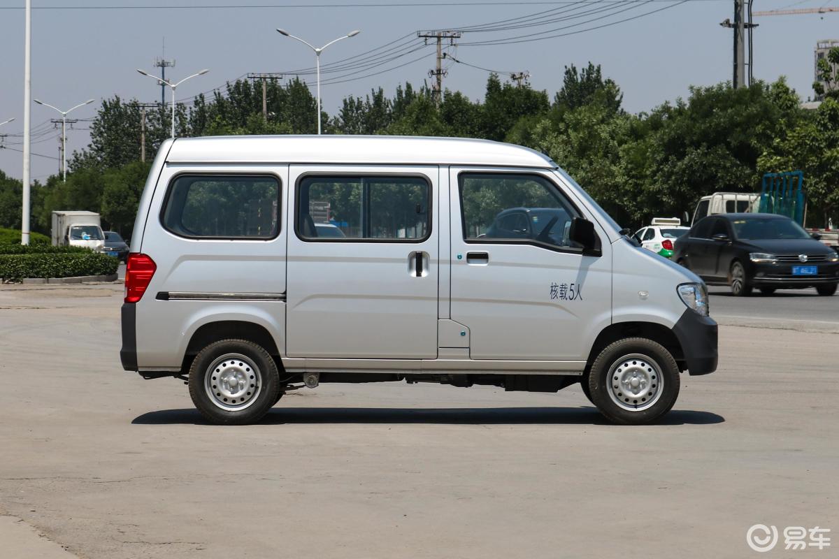 2l 手动 实用版 国v正侧车头向右水平汽车图片-汽车图片大全】-易车