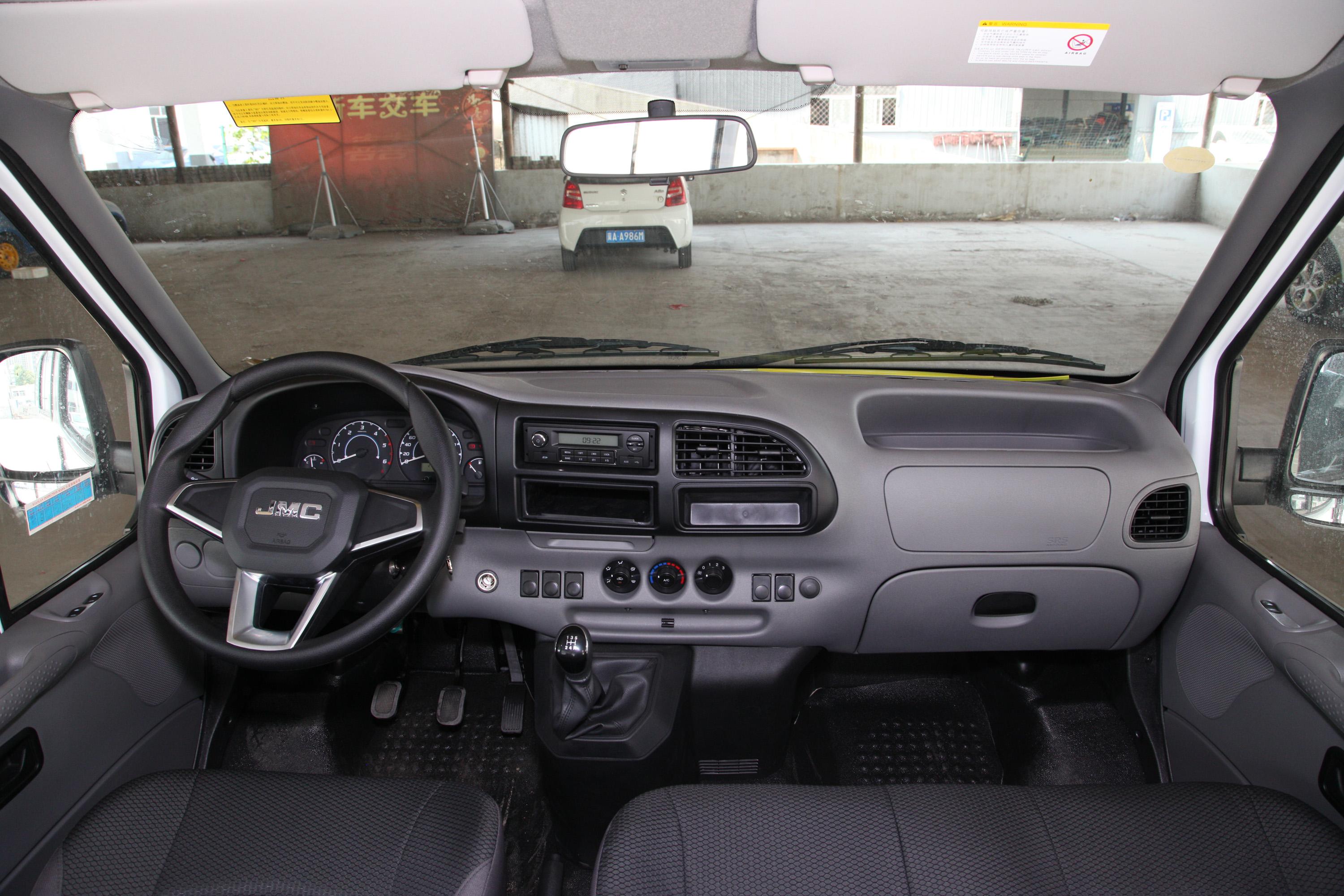 2017款 特顺 短轴中顶 2.8t 手动 商运版 6座 jx493内饰