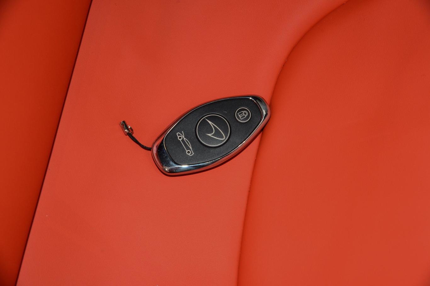 迈凯伦600lt3.8t spider钥匙正面