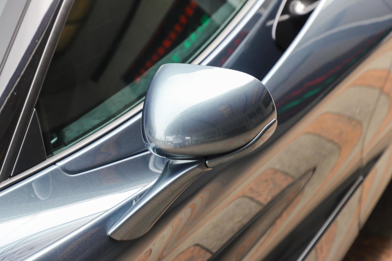 迈凯伦720s4.0t coupe主驾驶后视镜背面