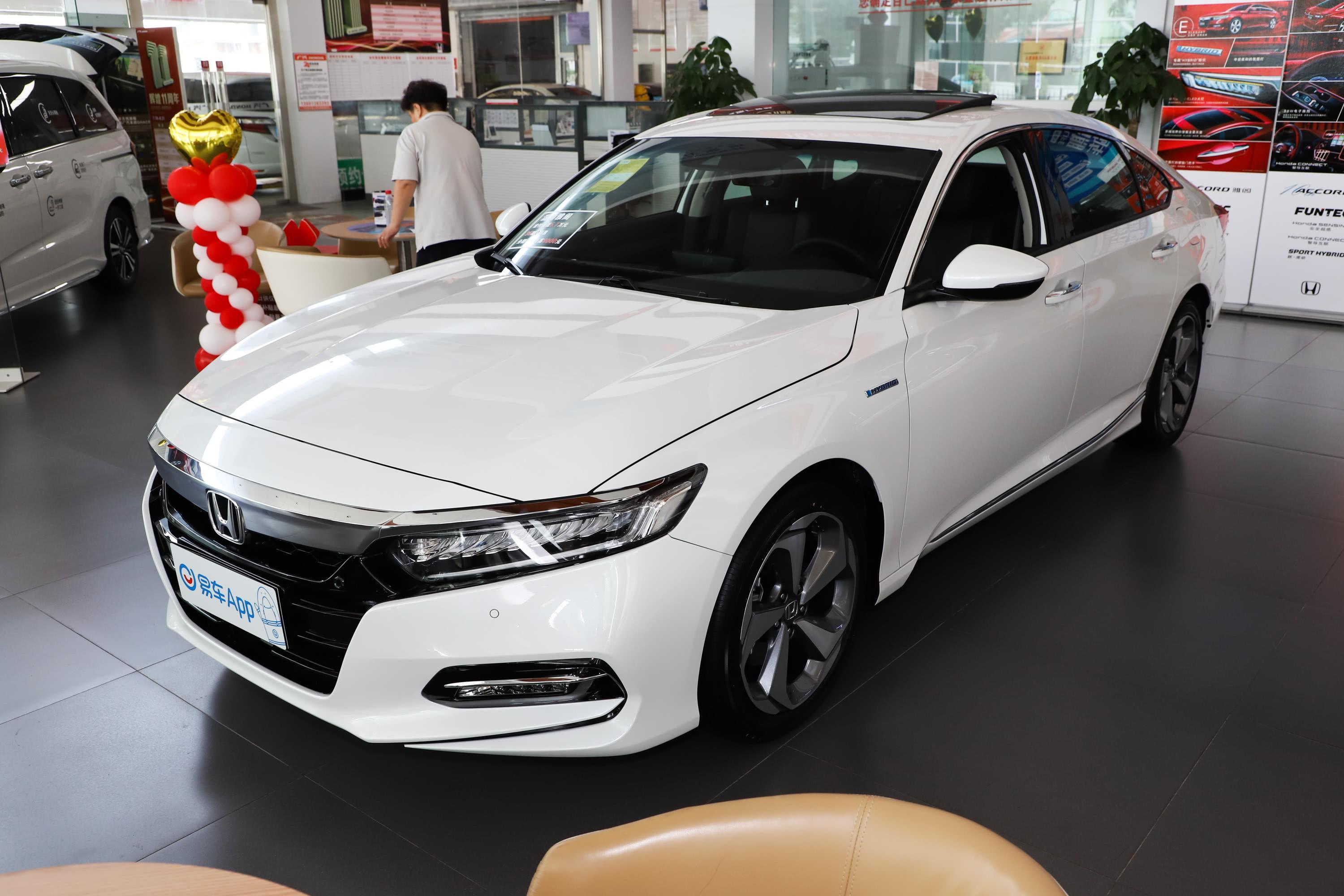 2018款 雅阁 混动 2.0l e-cvt 锐智版 国vi外观