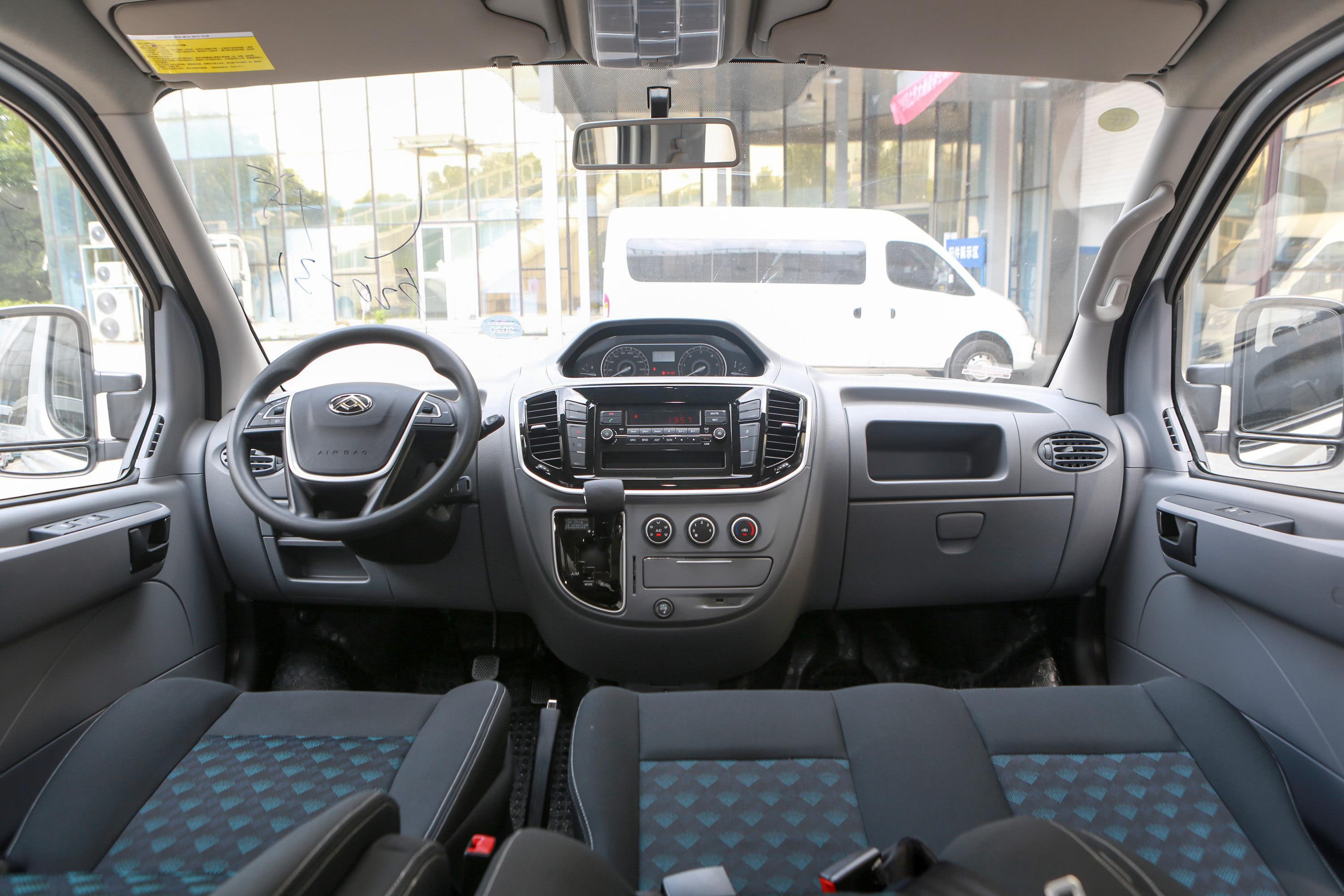 2019款上汽大通maxusv80plus傲运通20tamt短轴中顶56座