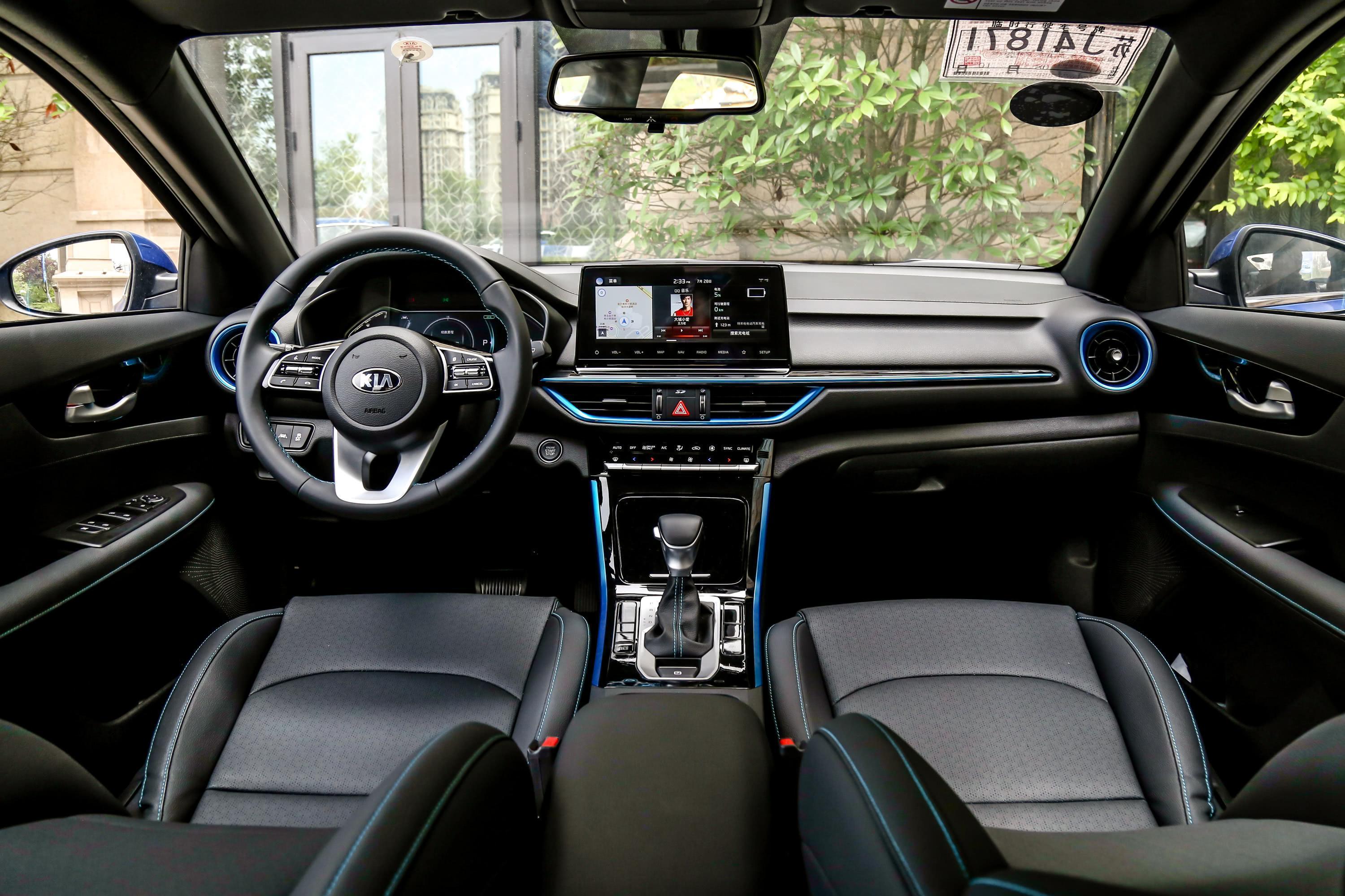 2019款 起亚k3 phev 1.6l 双离合 智享互联版内饰