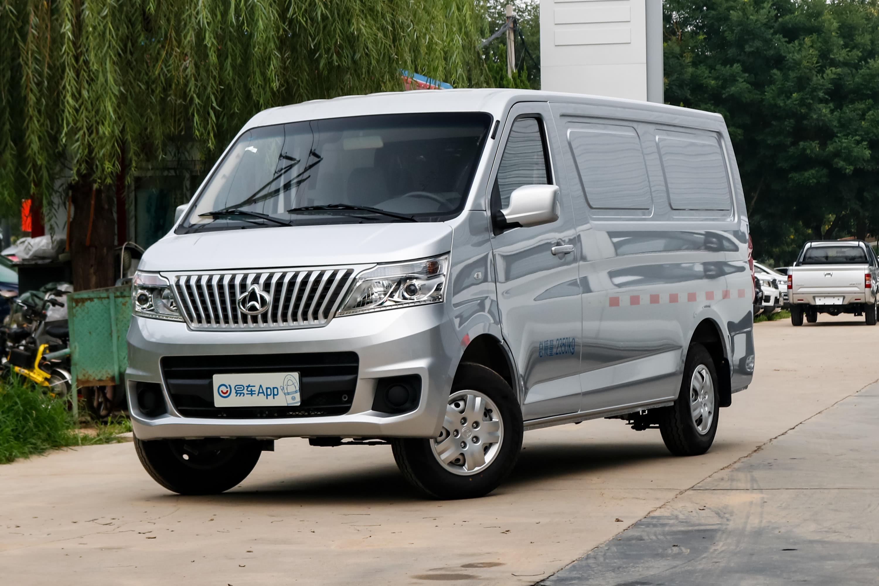 2019款 睿行m80 1.5l 手动 基本型 平顶背掀门 单蒸空调 2座 国vi外观