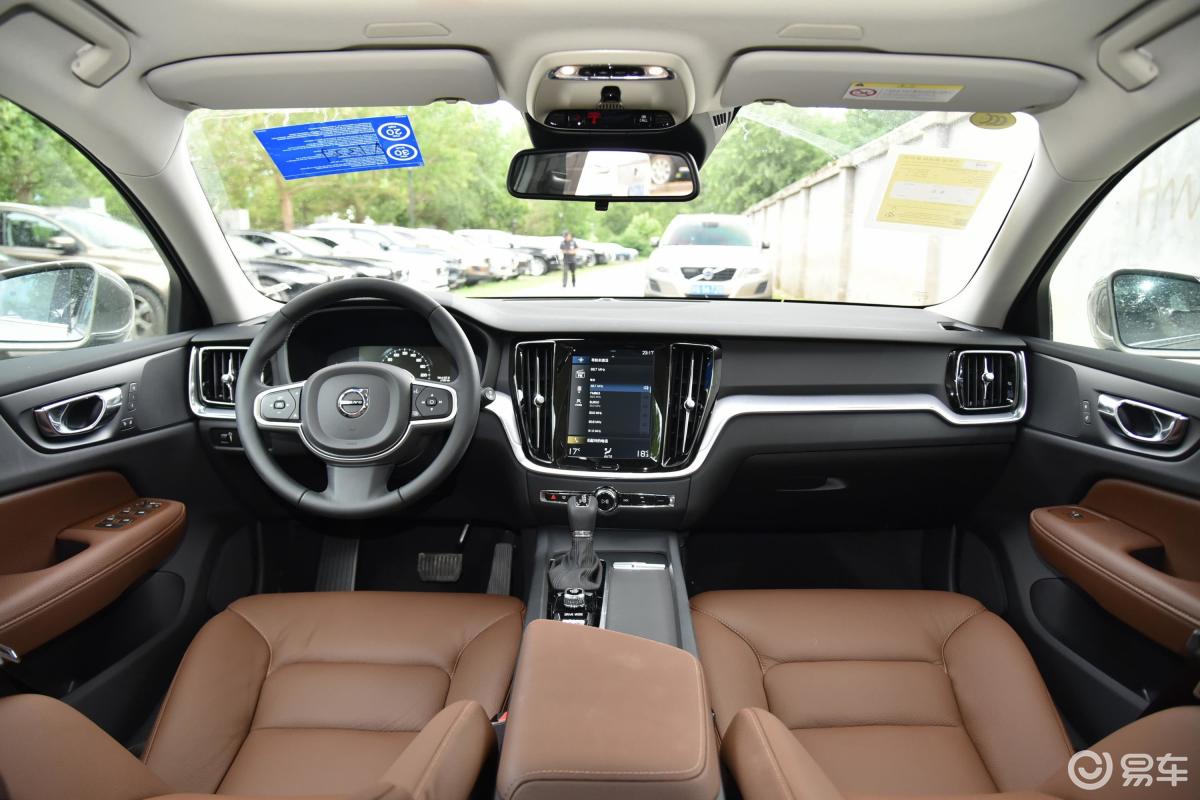 【沃尔沃v602020款t4 智逸豪华版内饰全景正拍汽车图片-汽车图片大全