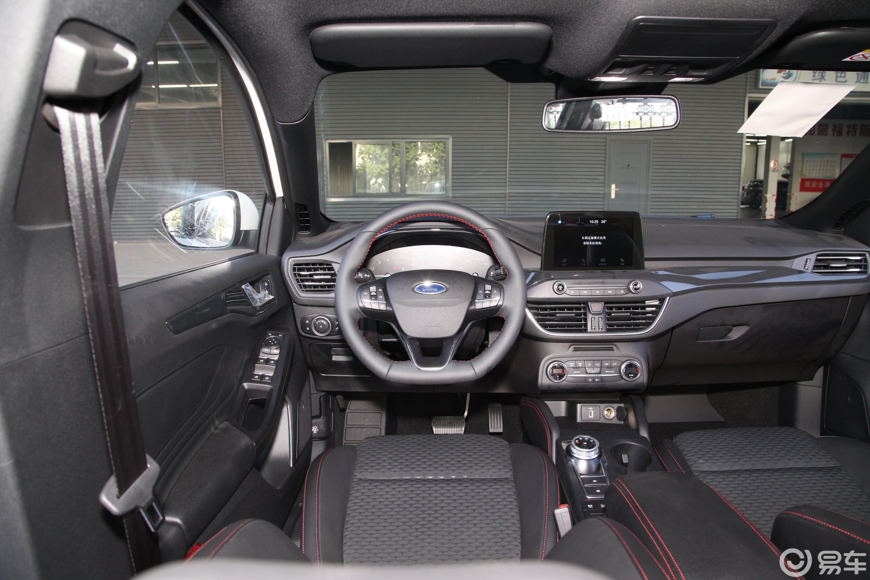 【福克斯2020款三厢 ecoboost 180 手自一体 st line驾驶位区域汽车