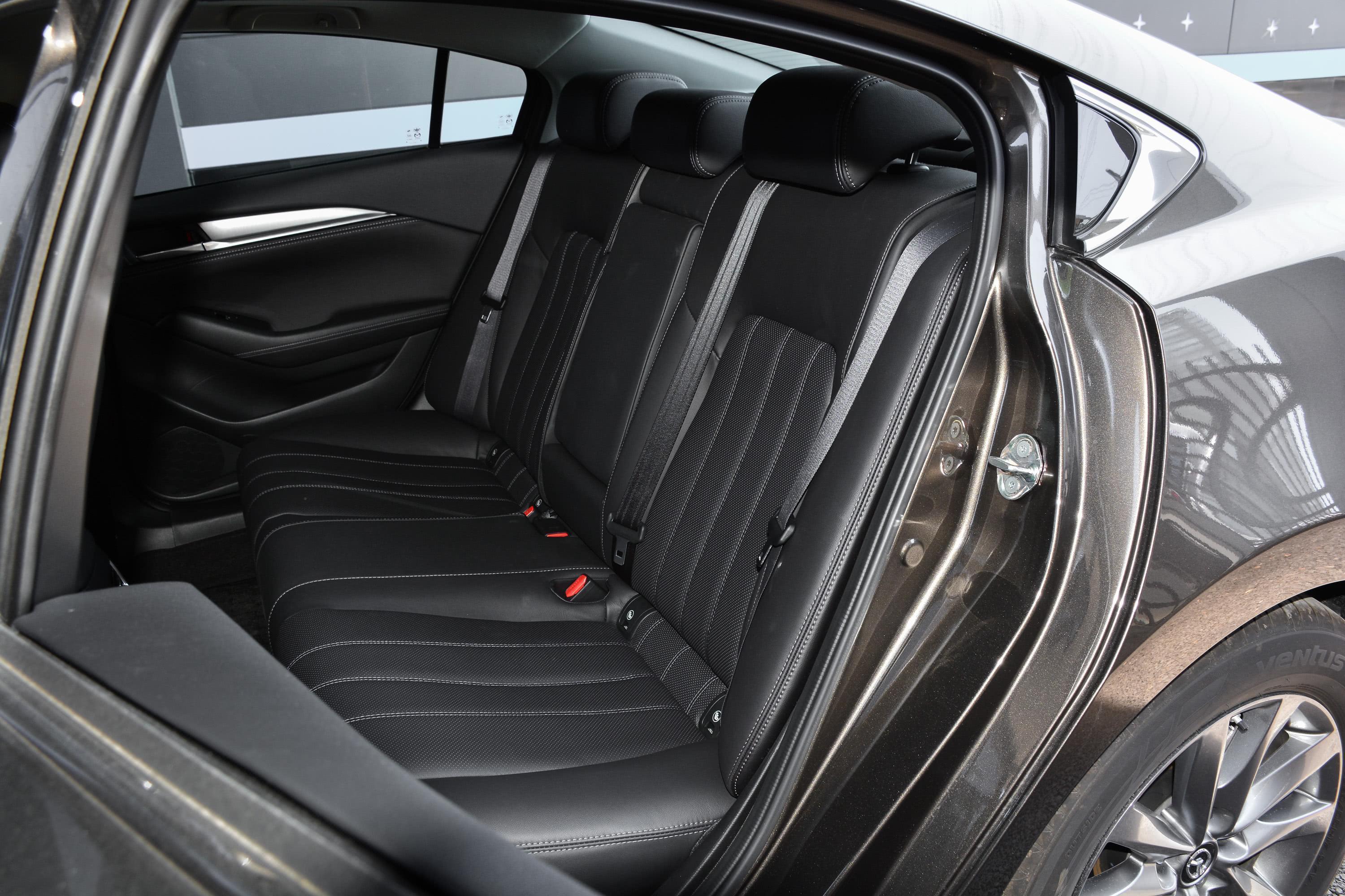 2020款阿特兹20l蓝天尊贵版