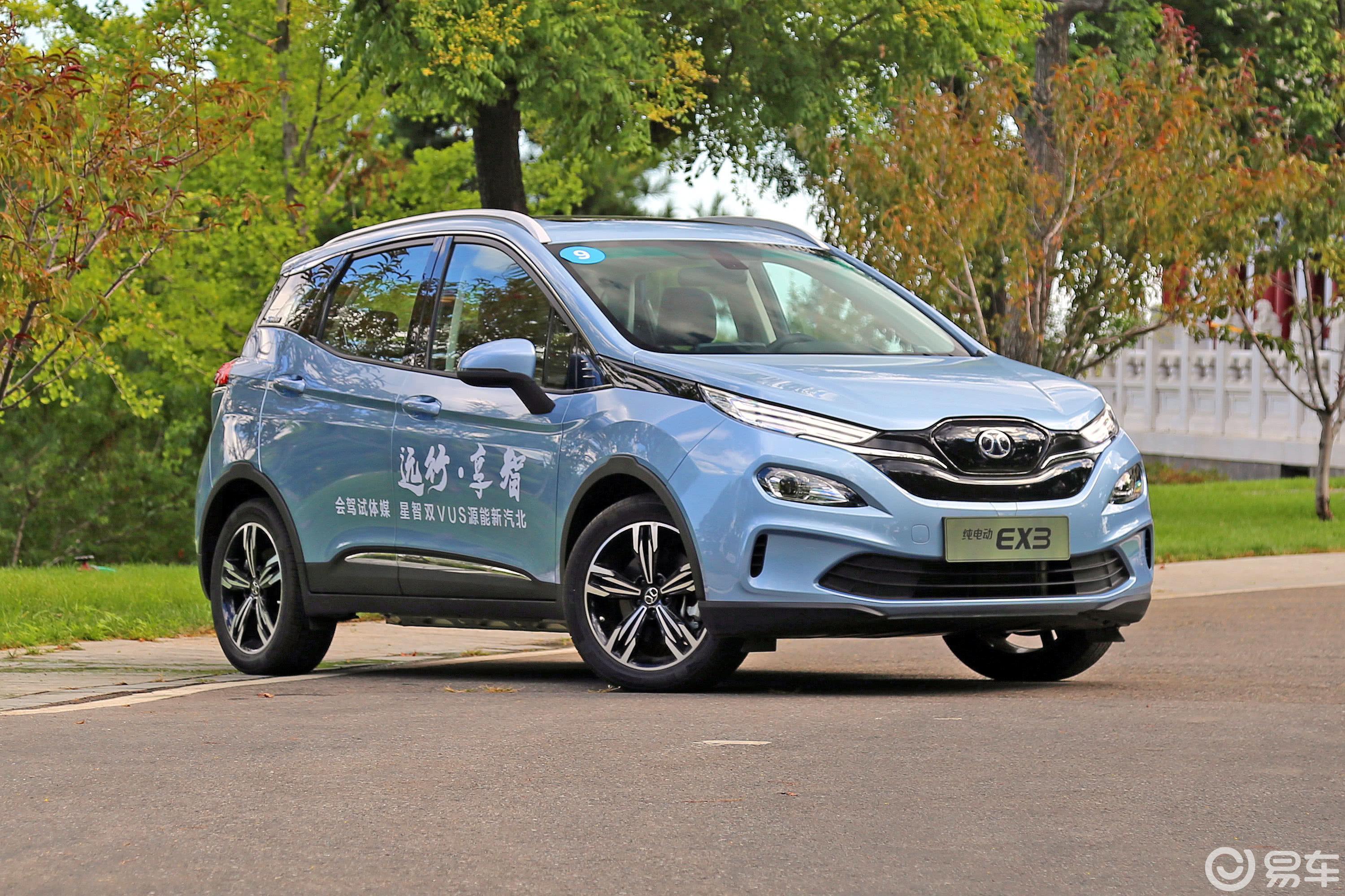 【北汽新能源ex32019款r600 劲潮版侧前45度车头向右水平汽车图片