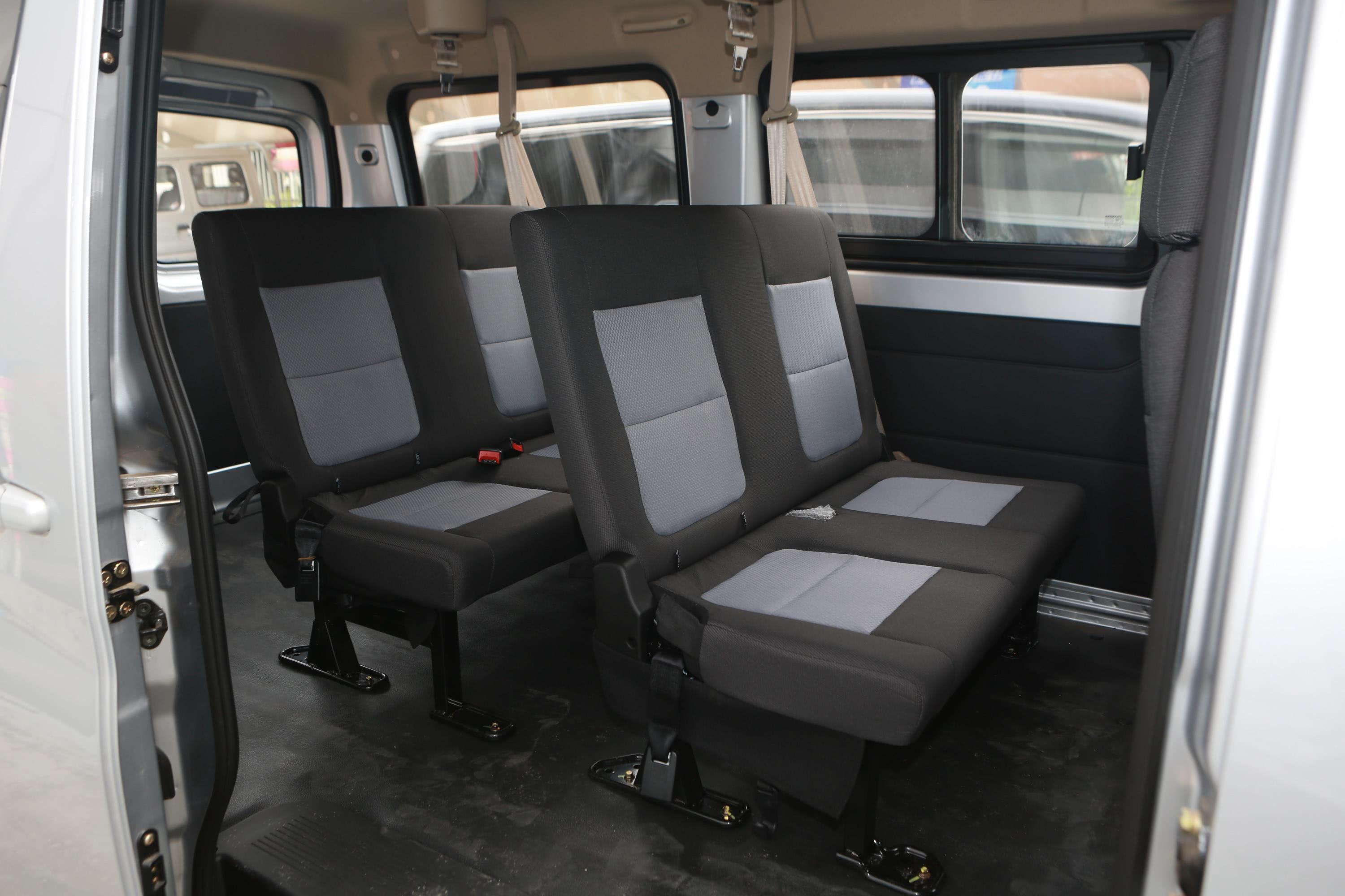 2019款 睿行m70 1.5l 手动 舒适型 对开门 6座 国vi空间