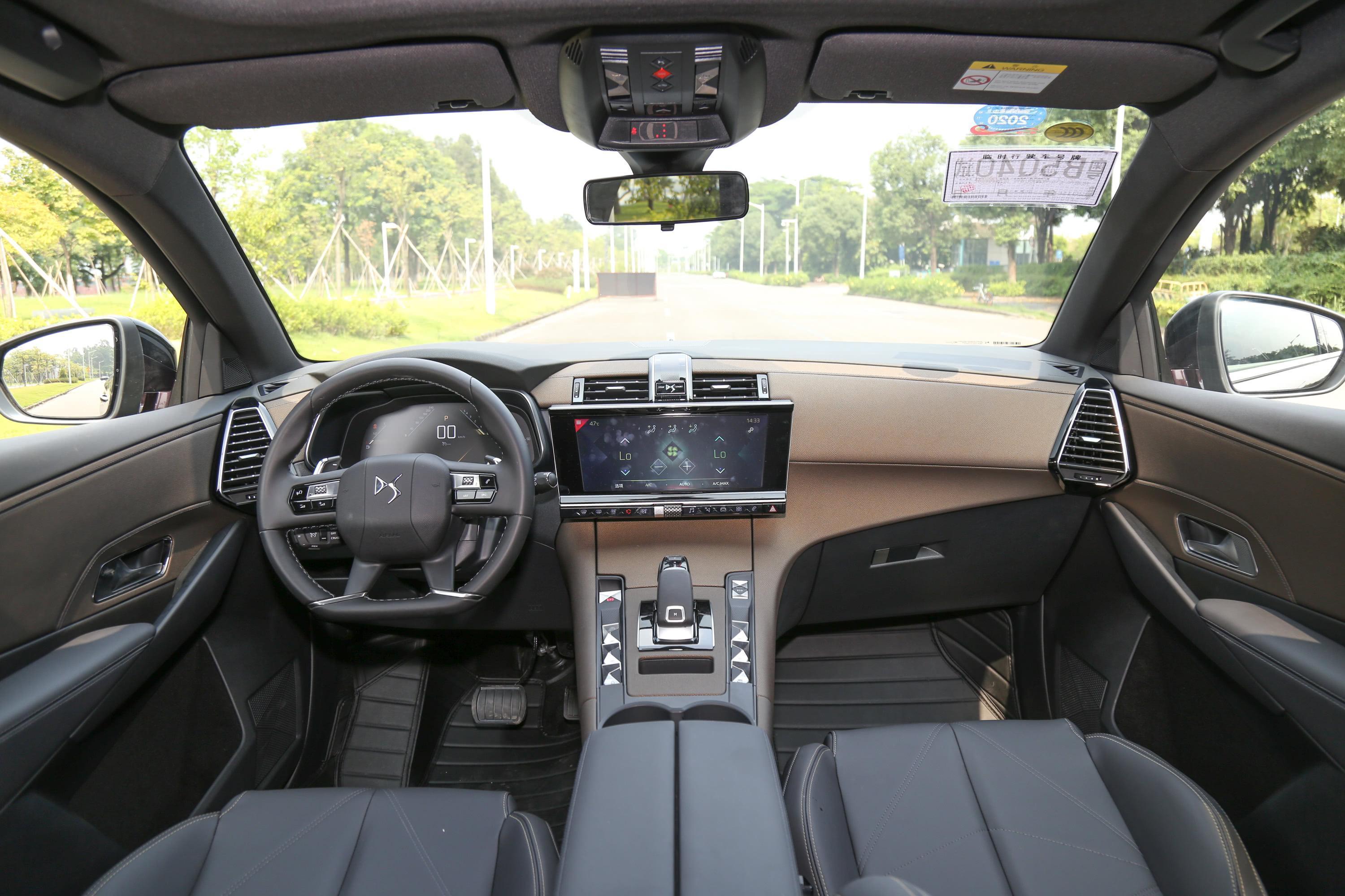 2020款 ds 7 35thp 蒙马特版内饰