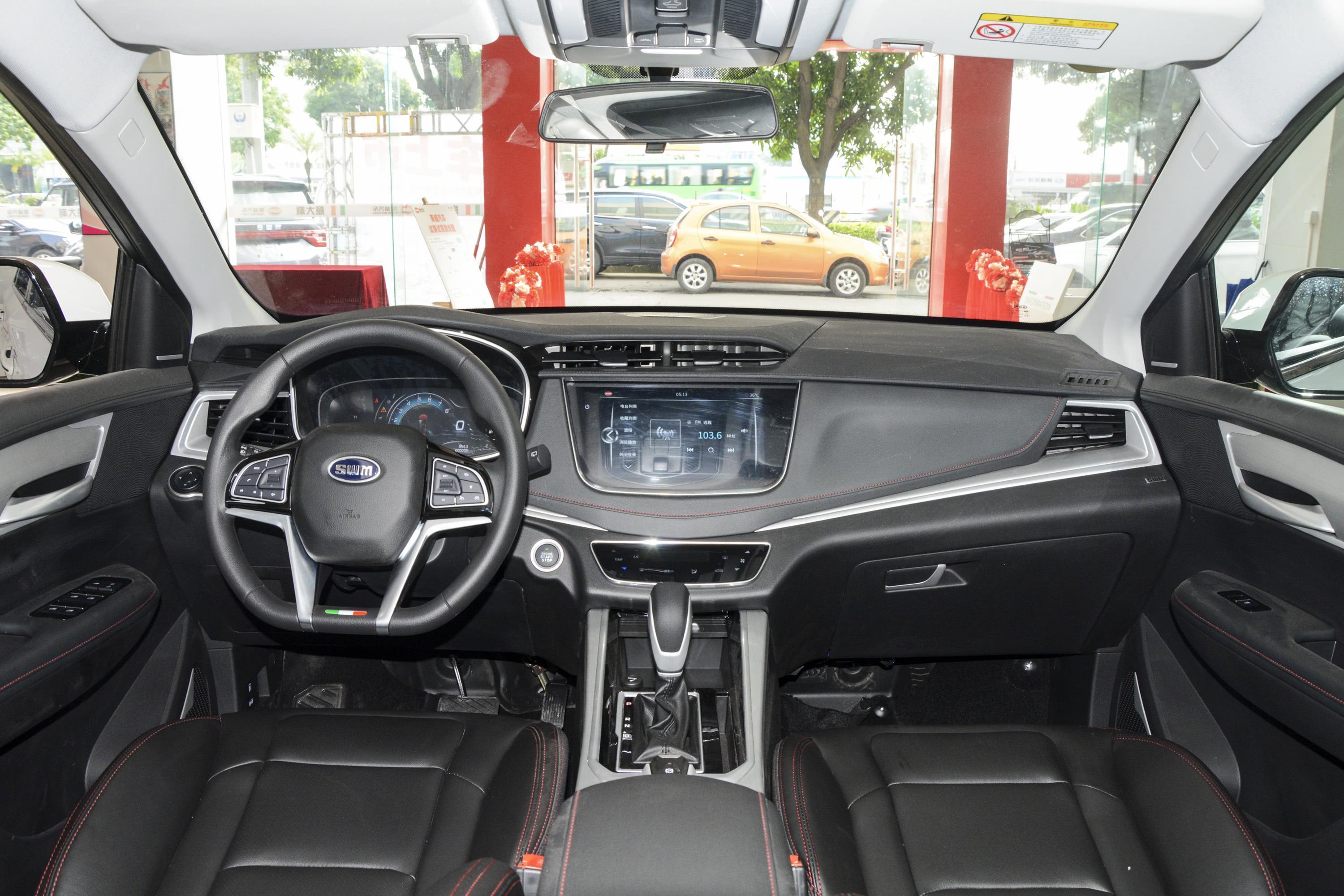 2019款 swm斯威g01 1.5t 手自一体 优up内饰