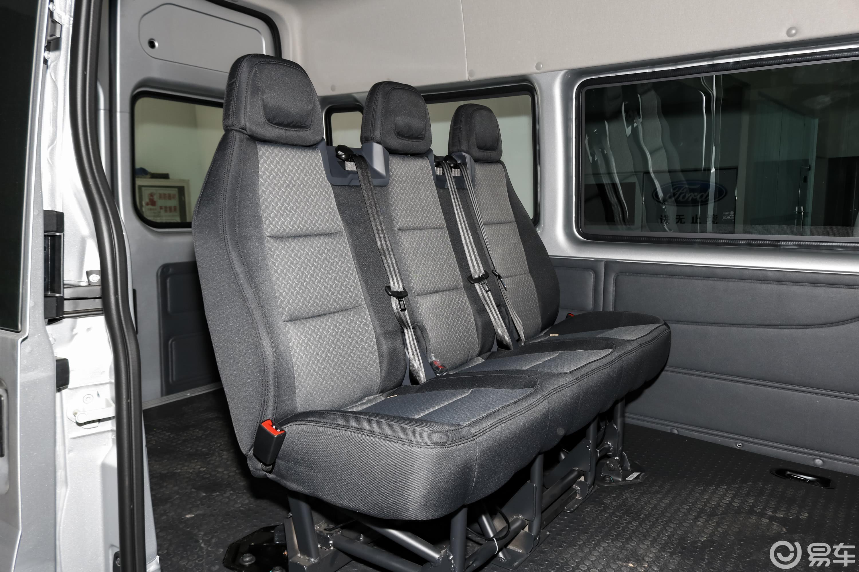 短轴中顶 2.2t 手动 多功能车 6座 柴油