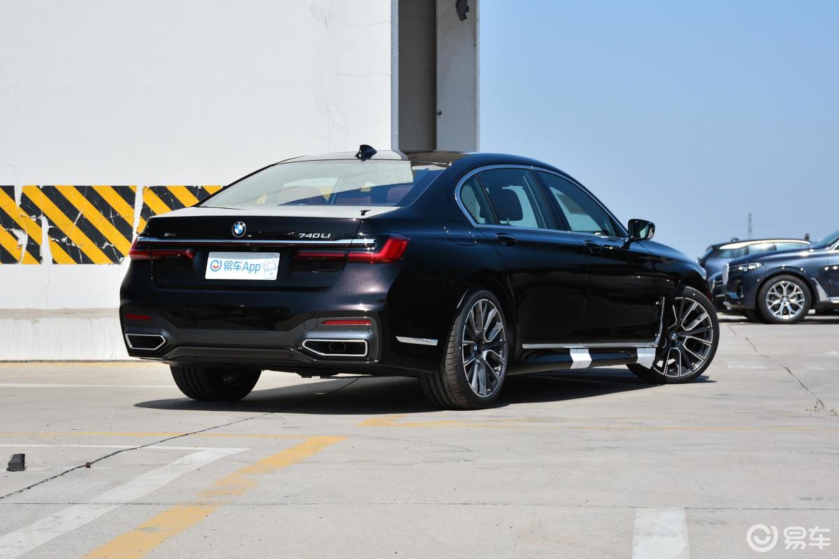 【宝马7系2019款740li xdrive 行政型 m运动套装侧前45度车头向左水平