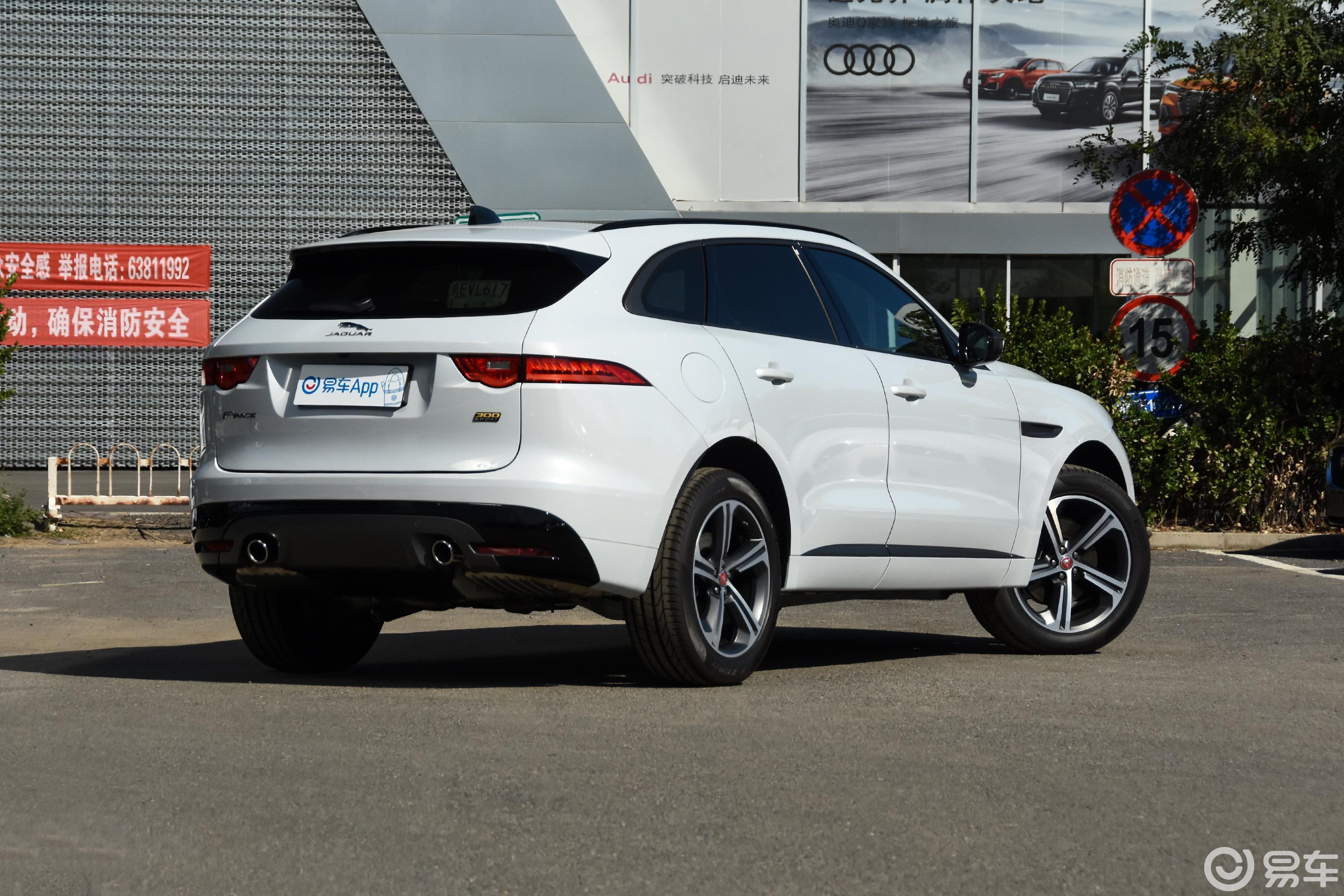 【捷豹f-pace2020款300 sport运动版侧后45度车头向右水平汽车图片
