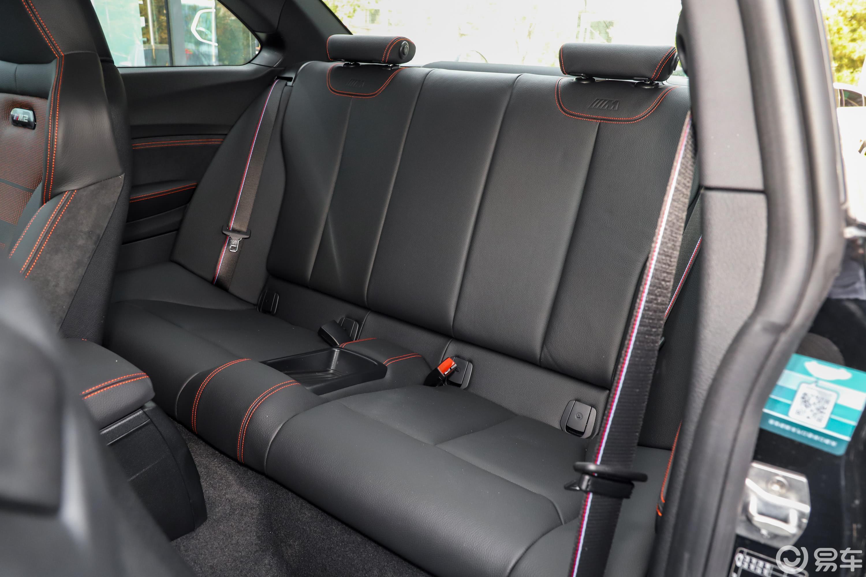 【宝马m22018款m2 雷霆版后排座椅汽车图片-汽车图片大全】-易车