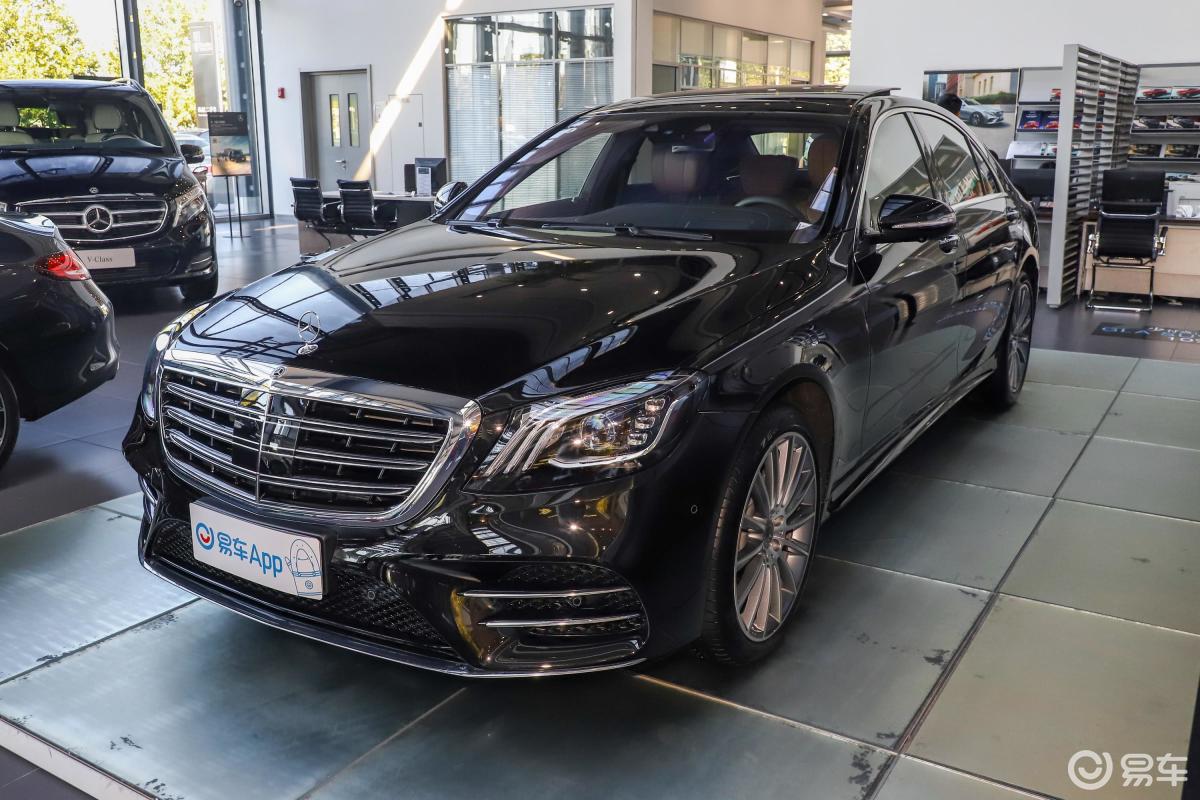 【奔驰s级2019款s 500 l 4matic侧前45度车头向左水平汽车图片-汽车