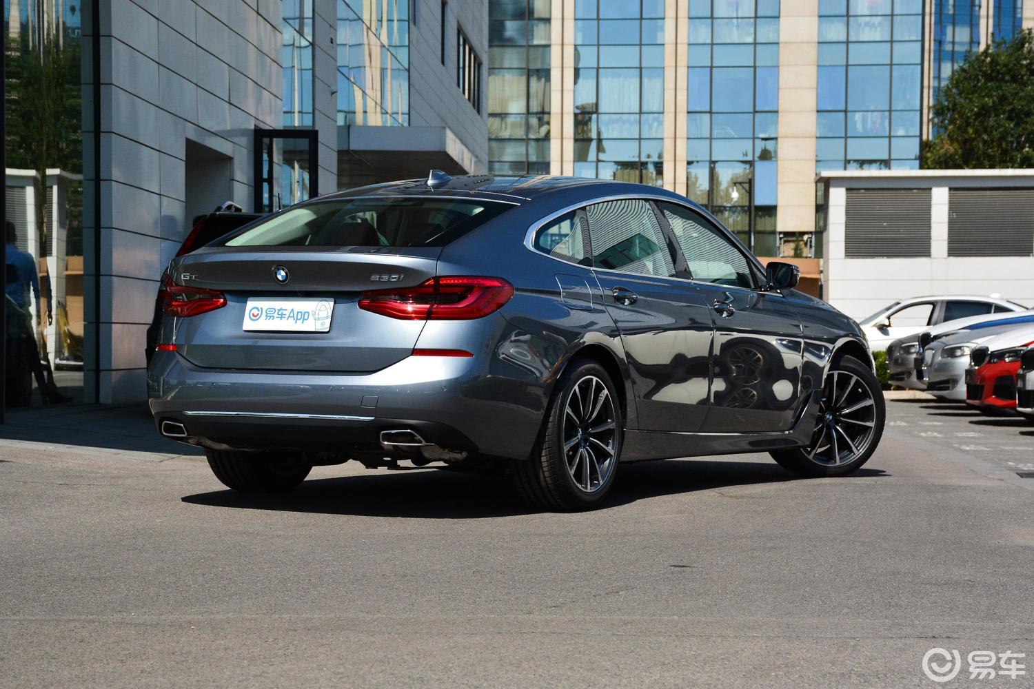 【宝马6系gt2019款630i 豪华设计套装侧后45度车头向右水平汽车图片