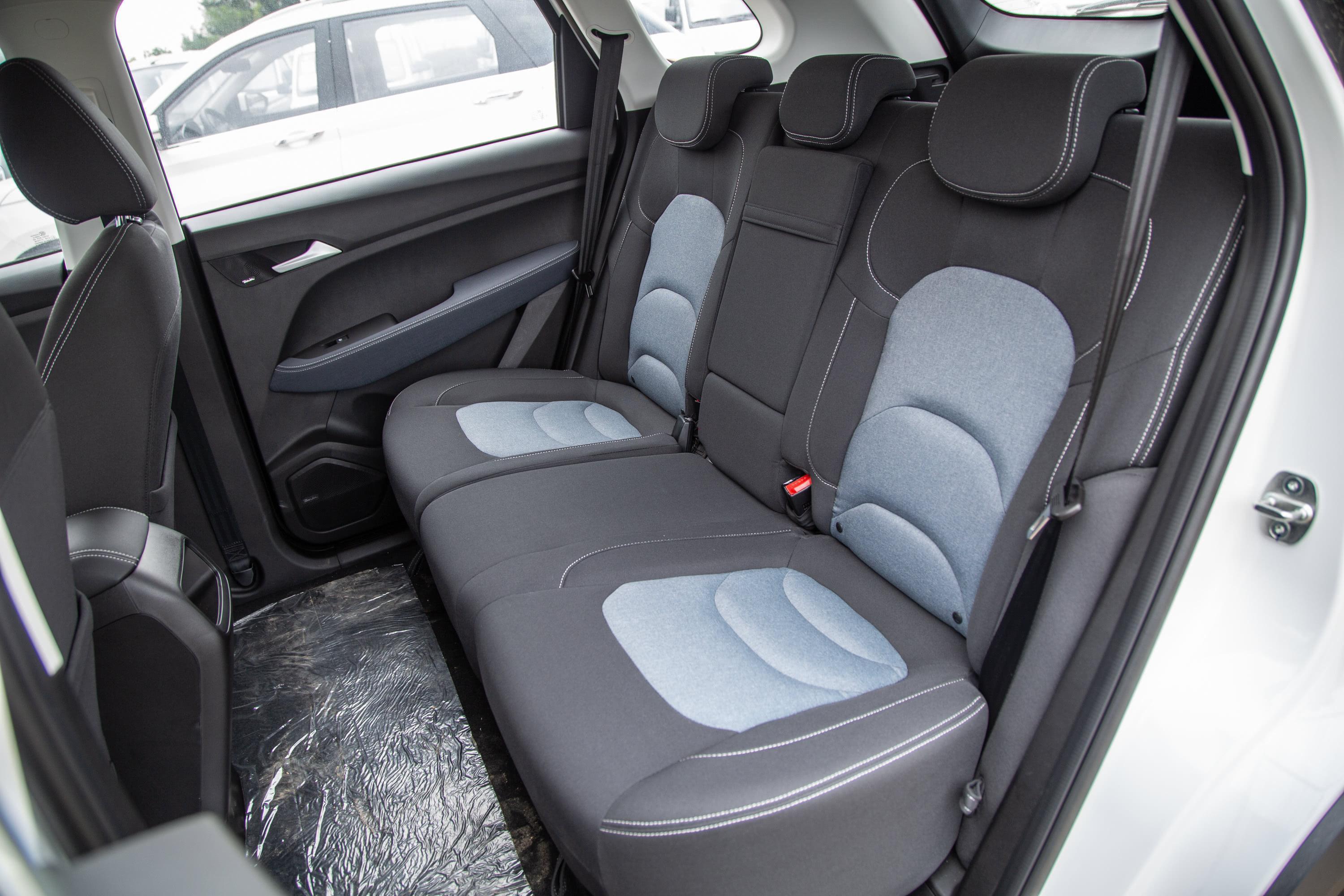 2018款 宝骏530 1.5t 手动 精英型 5座 国vi空间