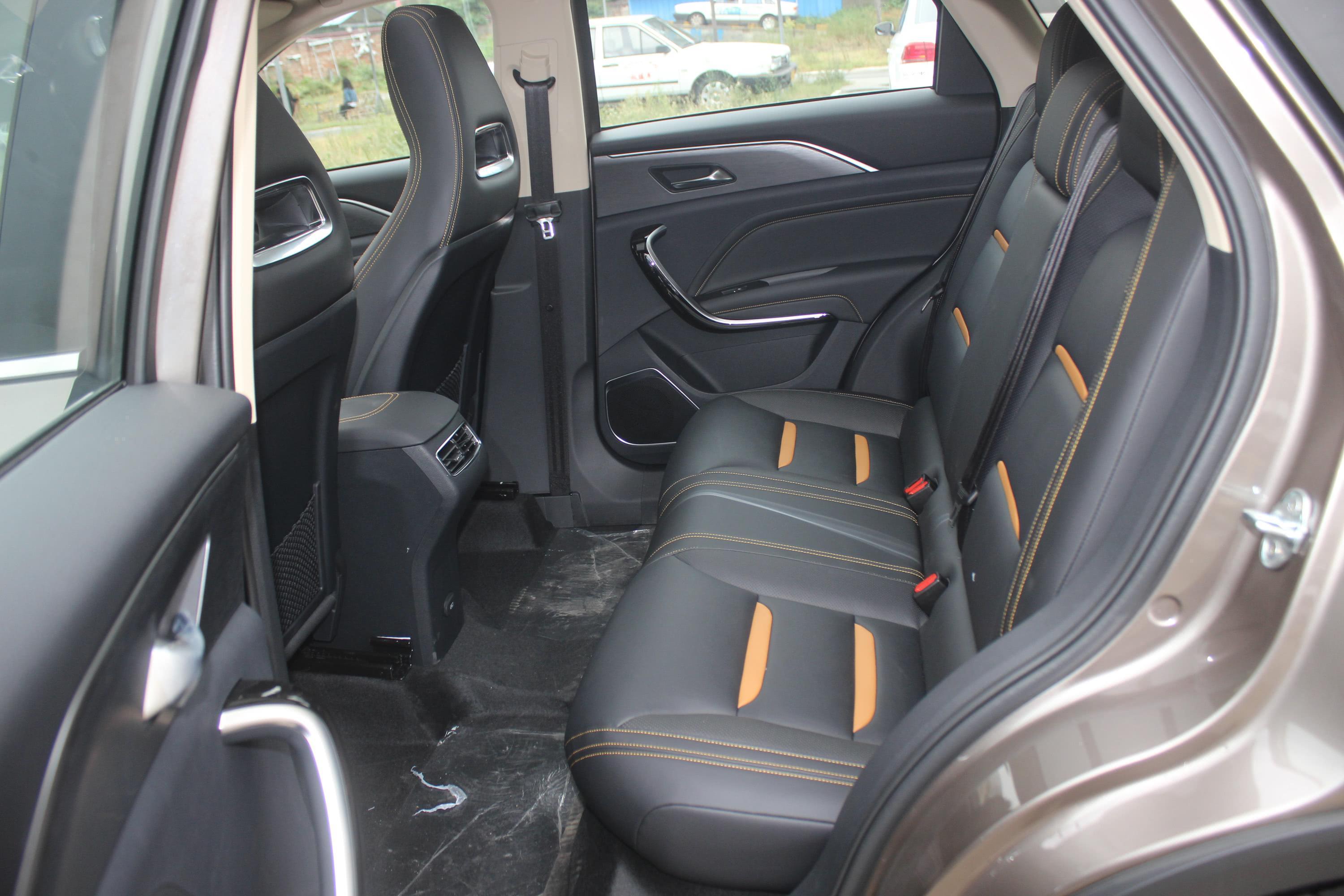 2020款 奔腾t77 pro 280tid 双离合 豪华型空间