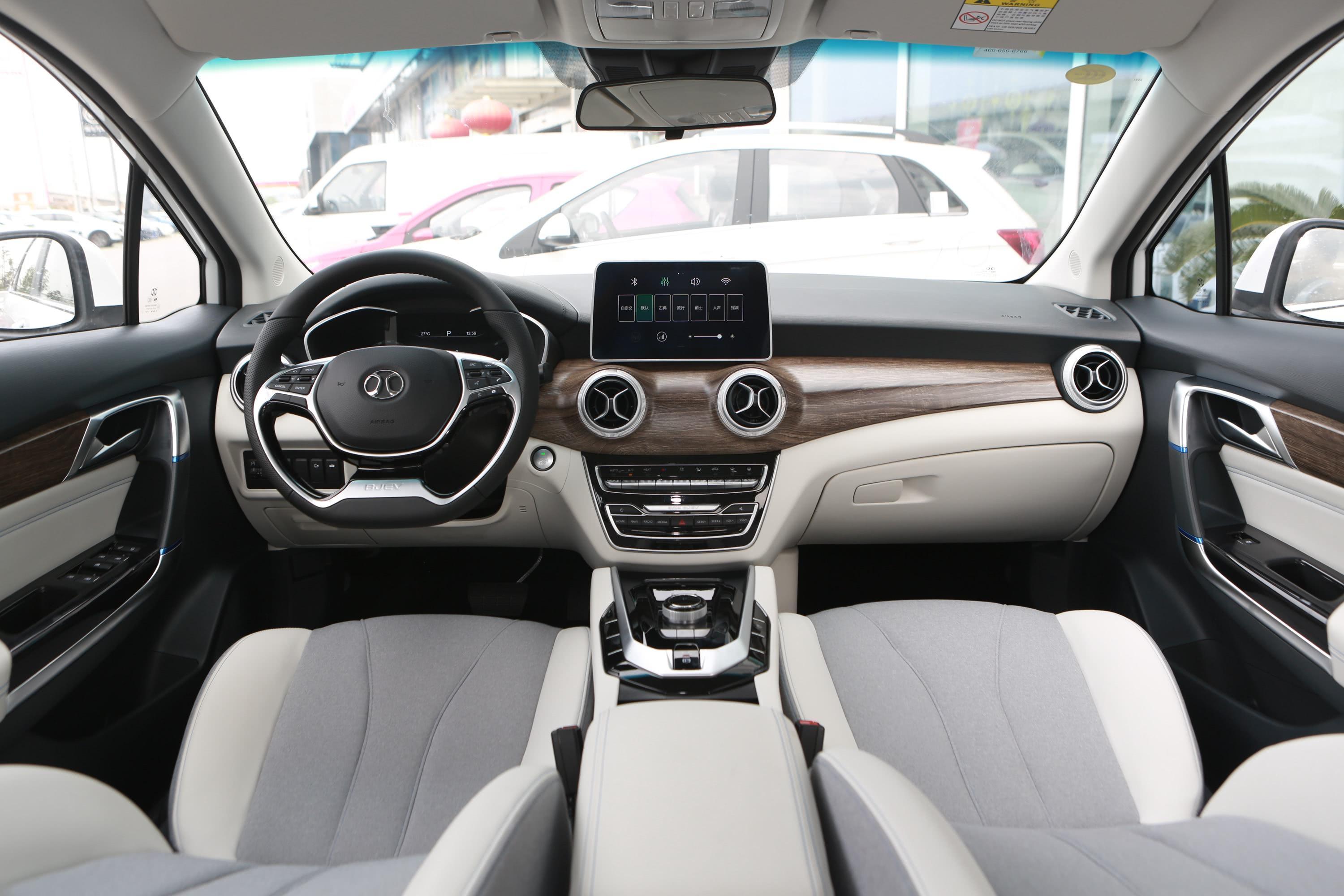 2019款 北京eu5 r500 智风版内饰