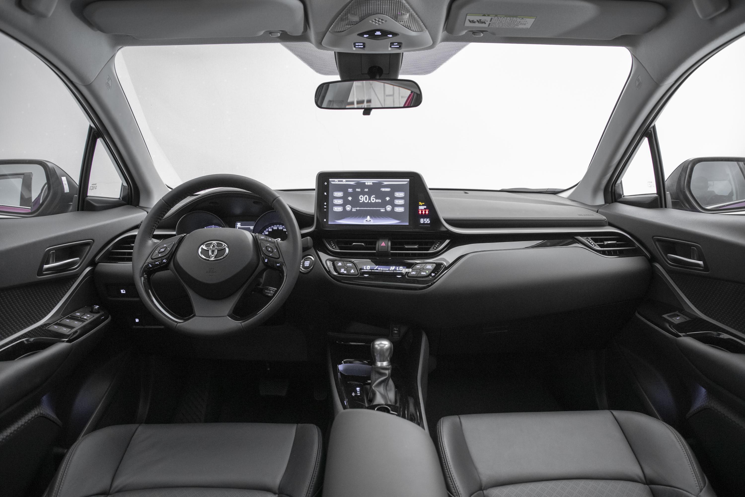 2020款 丰田c-hr 2.0l cvt 旗舰版内饰