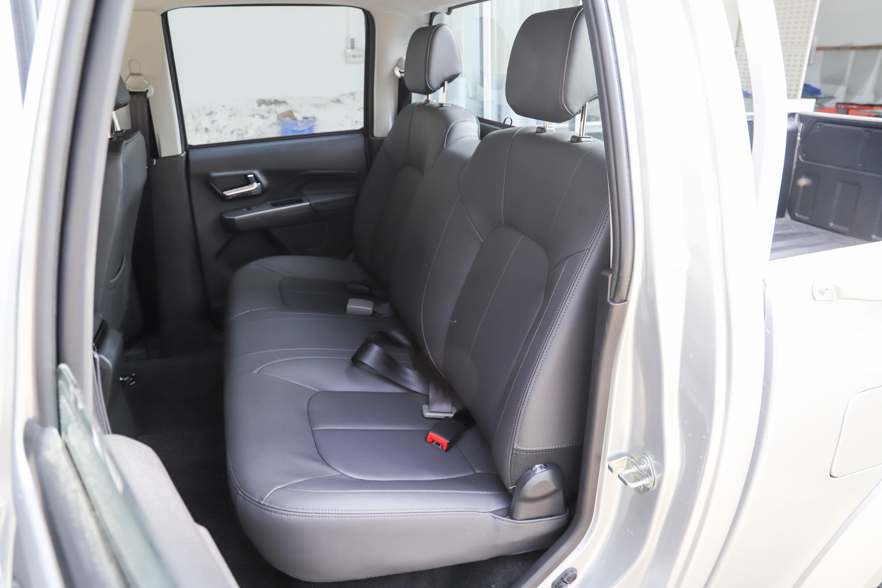 2017款 风骏5 2.0t 手动 大双 欧洲版 柴油 四驱 进取版 国v空间